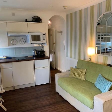 ברייטון Between Piers, The Stylish Studio Flat In Cannon Place מראה חיצוני תמונה