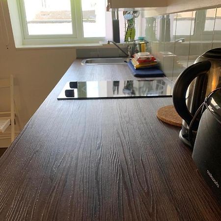 ברייטון Between Piers, The Stylish Studio Flat In Cannon Place מראה חיצוני תמונה