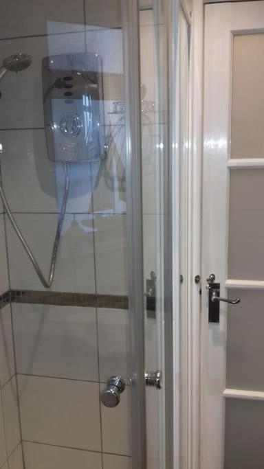 ברייטון Between Piers, The Stylish Studio Flat In Cannon Place מראה חיצוני תמונה
