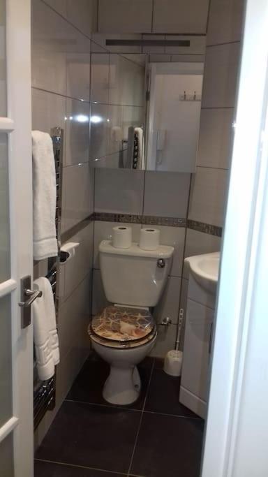 ברייטון Between Piers, The Stylish Studio Flat In Cannon Place מראה חיצוני תמונה